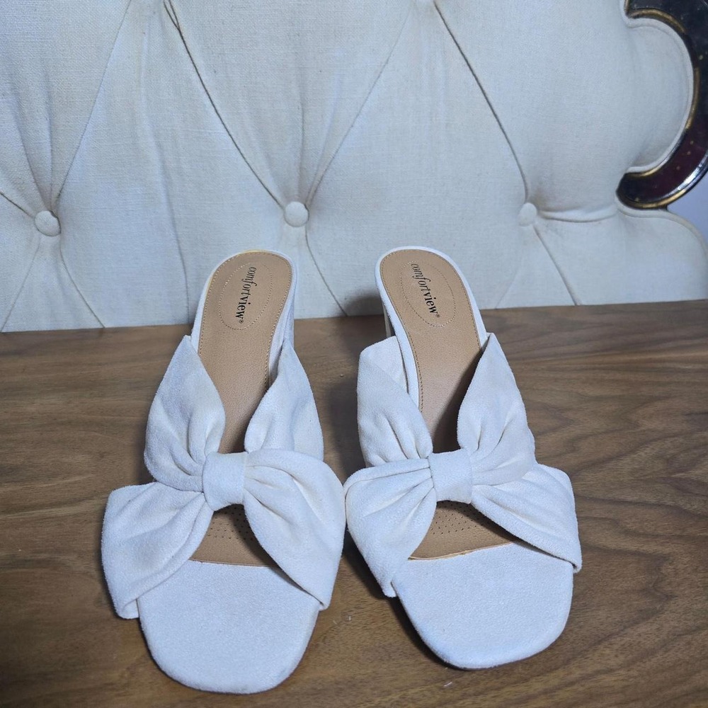 Comfortview Mika white bow block heel sandals size 11 WW